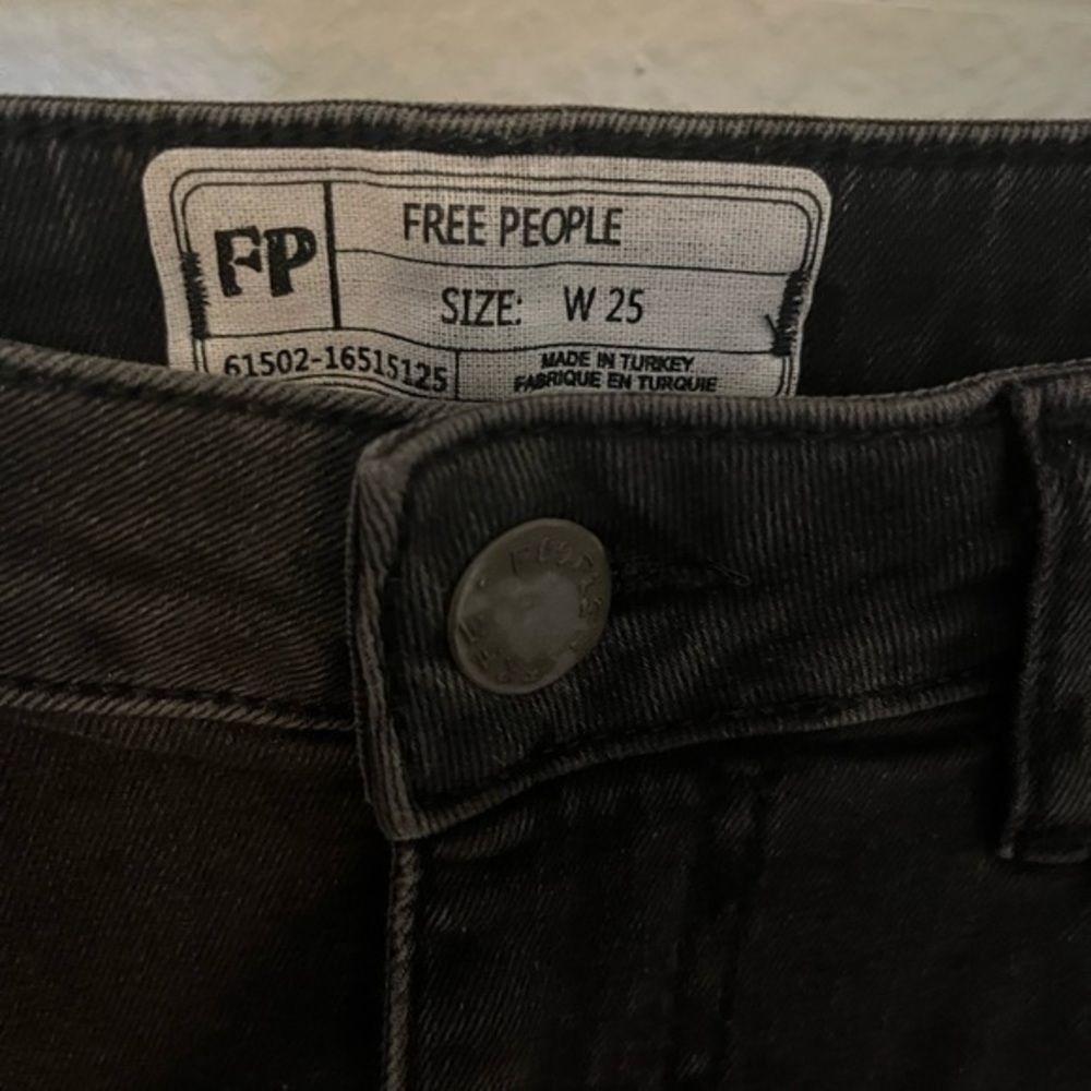 Free People Black Distressed Skinny Jeans Size 25‎ - Picture 2 of 3